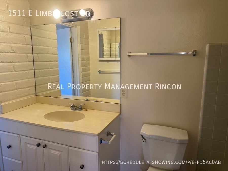 Building Photo - 1511 E Limberlost Dr