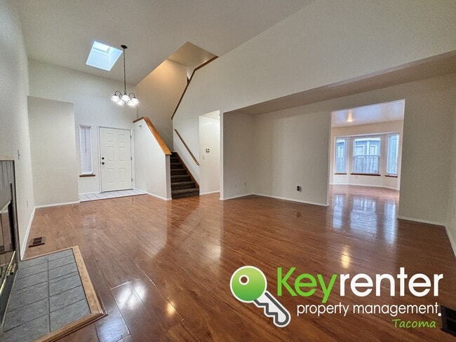 Building Photo - Spacious Northeast Tacoma 3 Bedroom 2.5 Bathroom Home for Rent in Secluded Neighborhood!