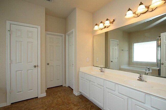 Building Photo - 63 S Archwyck Cir