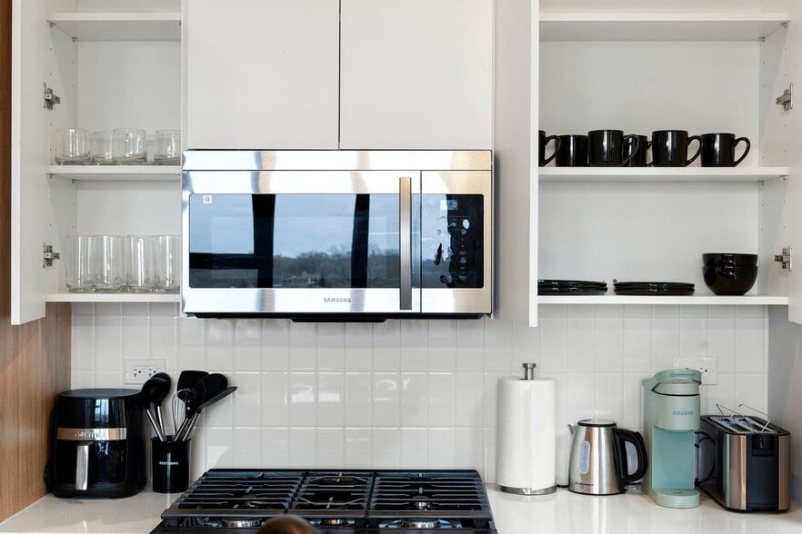 Building Photo - 6044 N Winthrop Ave