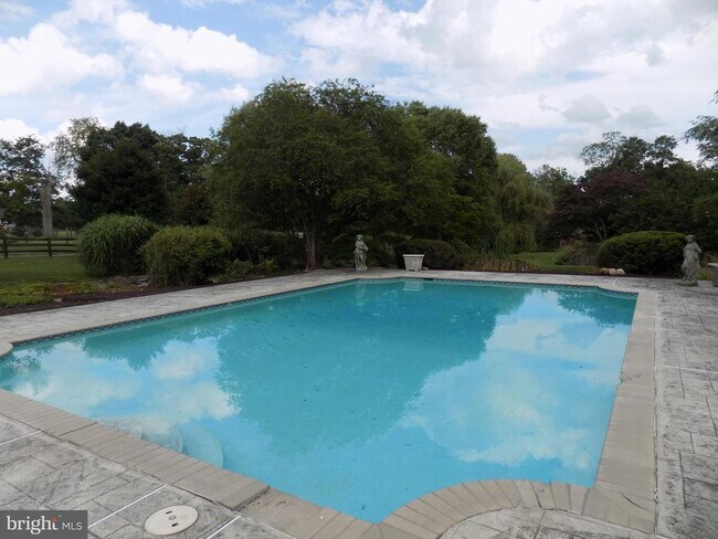 Building Photo - 313 Glenville Rd