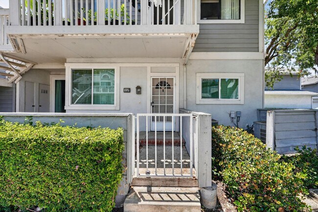 Building Photo - Spacious 2 Bed, 2 Bath Condo in Desirable Northwood