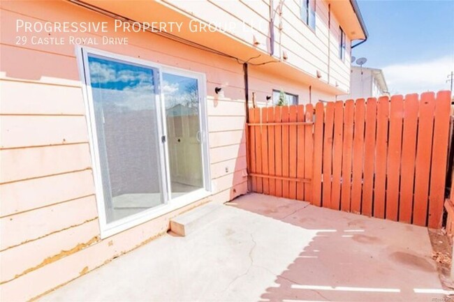 Building Photo - Charming 2-Bedroom Townhome in Pueblo!