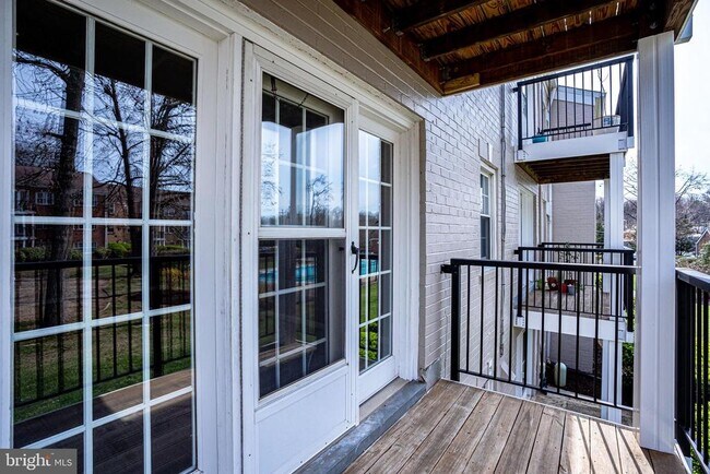 Building Photo - 9479 Fairfax Blvd