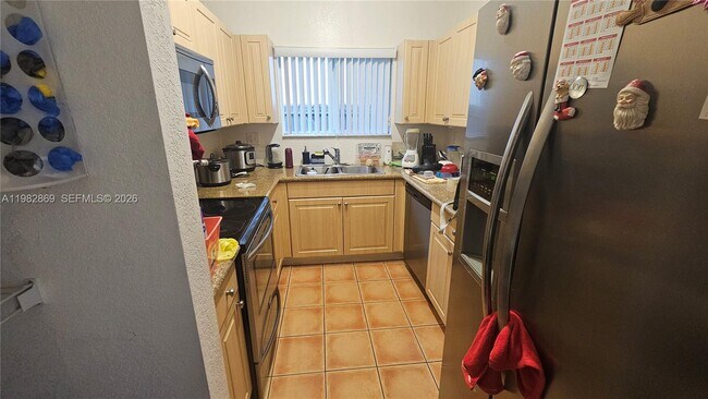 Building Photo - 3520 NE 3rd Dr