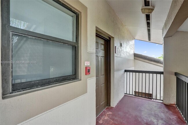 Building Photo - 9946 Nob Hill Pl