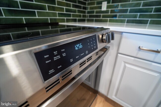 Building Photo - 218 Holly Ave