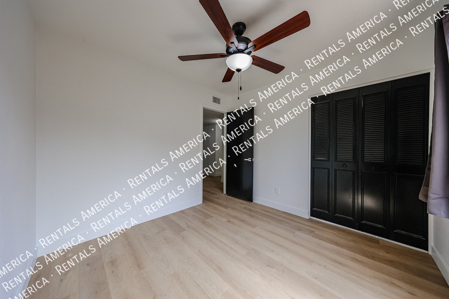 Building Photo - 10642 N 47th Dr
