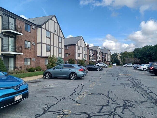 Building Photo - 151 Bittersweet Ln