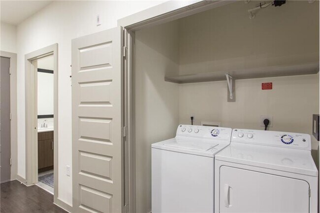 Building Photo - 1102 S Lamar Blvd