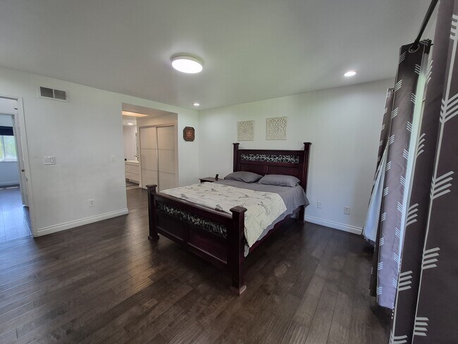 Building Photo - 5313 Sevilla Ct