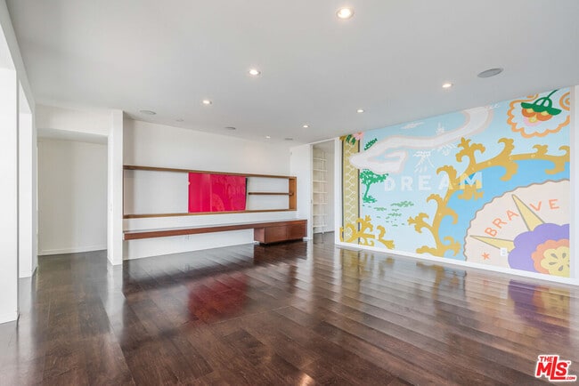 Building Photo - 686 Enchanted Way