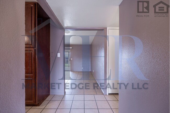 Building Photo - 5Bed/2Bath Home at 35th Ave/Cactus! $1799 ...