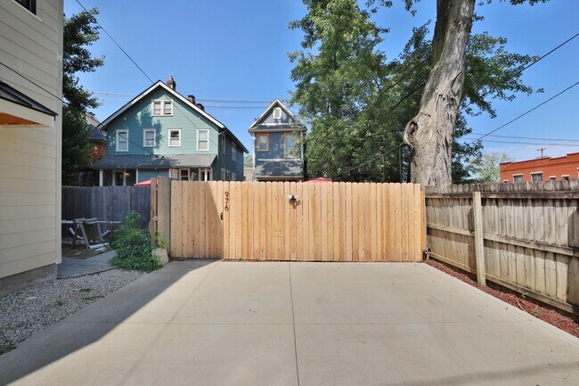 Building Photo - 976 N 4th St