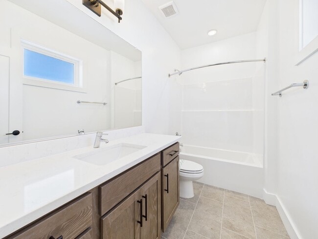 Building Photo - 907 Bainbridge St