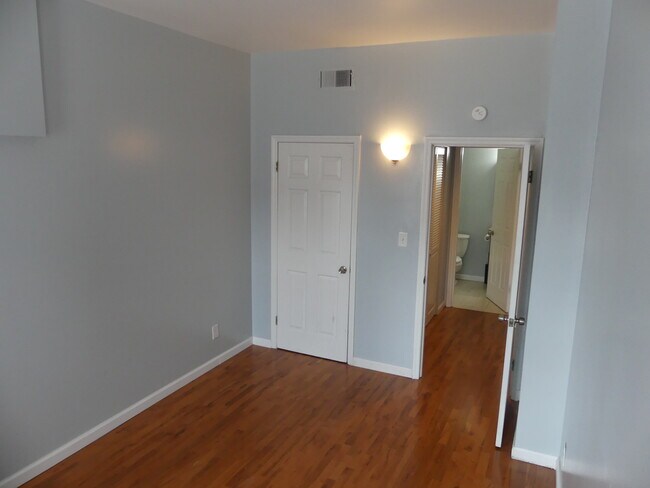 Building Photo - 1420 Menard St