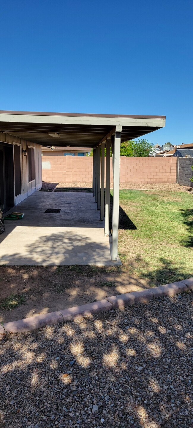Building Photo - 8002 W Corrine Dr
