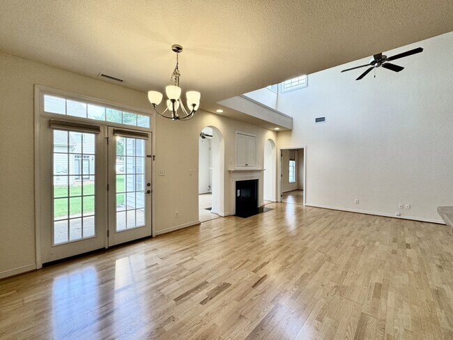 Building Photo - 3-Bedoom 1-Story Condo In Eagle Pointe! St...