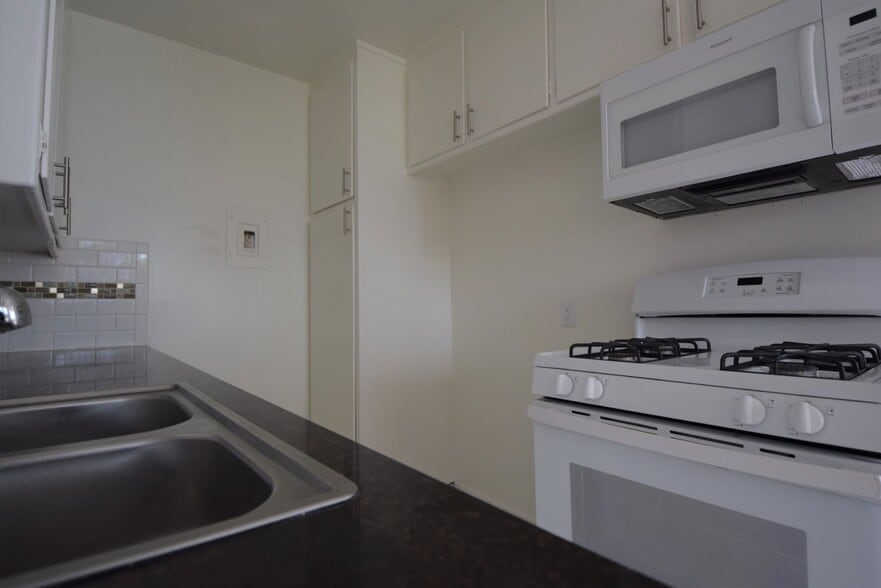 Building Photo - 6271 Kester Ave