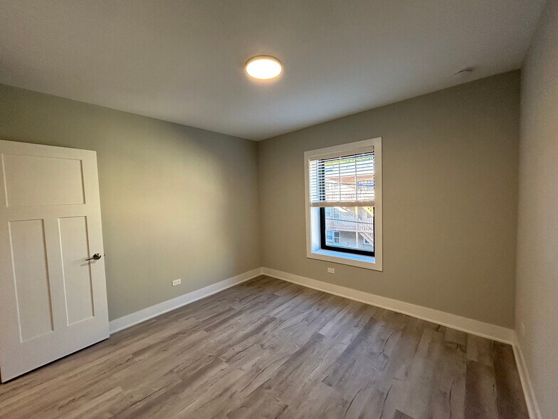 Building Photo - 1131 Oak Ave
