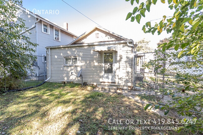 Building Photo - 1528 N Ontario-