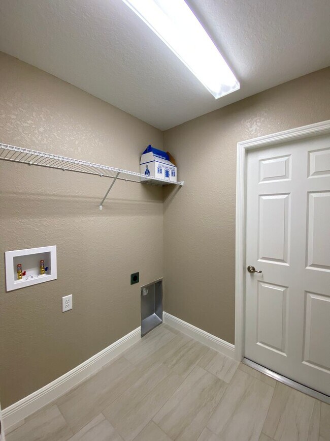 Building Photo - Marion Oaks - Welcome Home