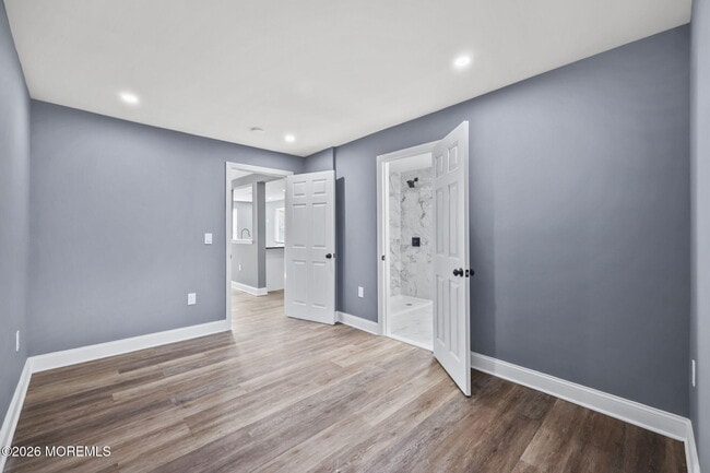 Building Photo - 143 Center Ave