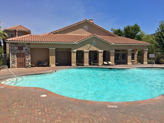 Building Photo - 2 Bedroom, 2 Bath Unit in the Bridgefield Condominiums Community, in Antelope.