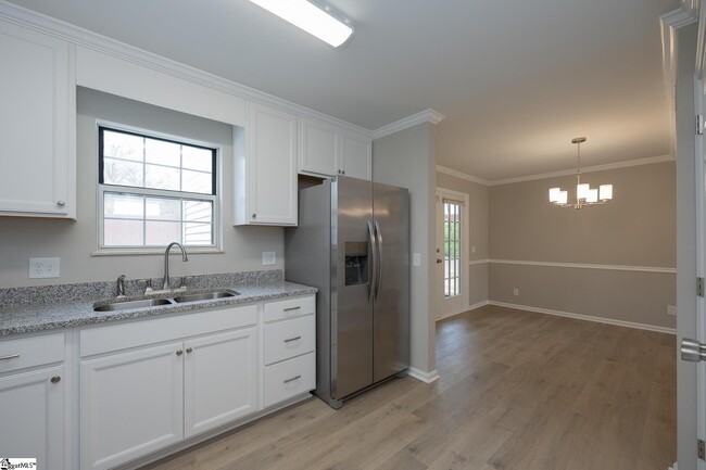 Building Photo - 97 Jamestowne Way