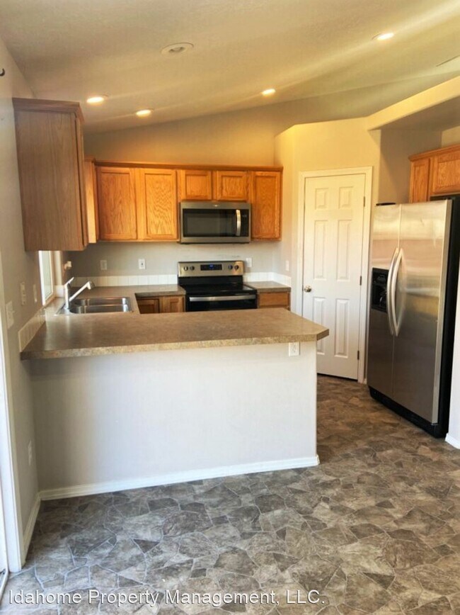 Building Photo - 4 br, 2.5 bath House - 610 E Blue Heron St