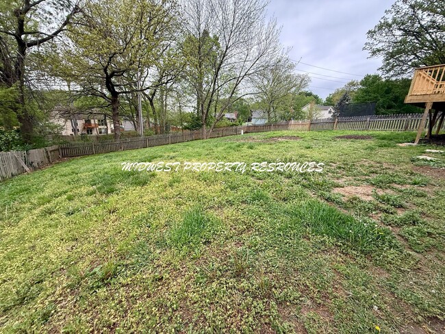 Building Photo - Charming Split-Level Home with Modern Upgr...