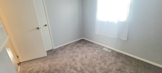 Building Photo - 4 Bedroom 1.5 bath in Argenta Oreana School District!