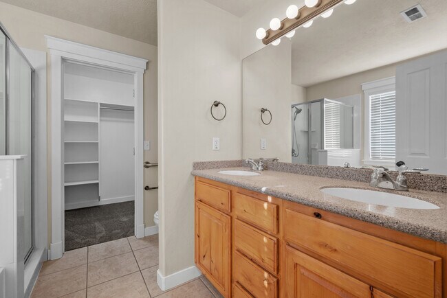 Building Photo - 958 N Buffalo Dr