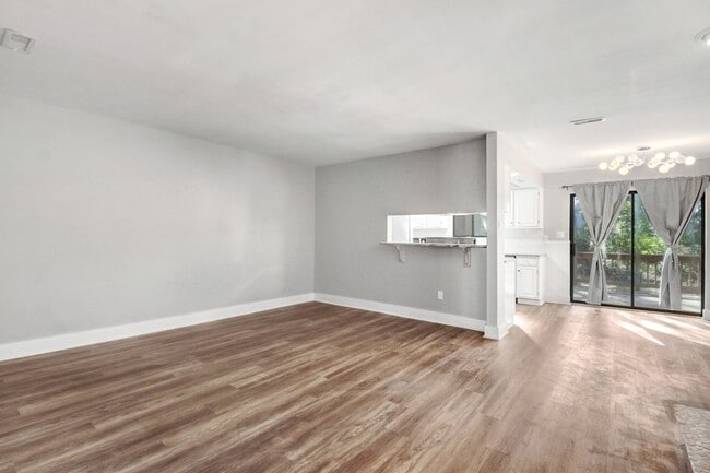 Building Photo - RENOVATED 2 BR | 2 BA Townhome in Goldsboro *less than 2 miles from SJAFB*