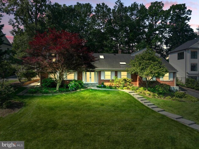 Building Photo - 1440 Highwood Dr