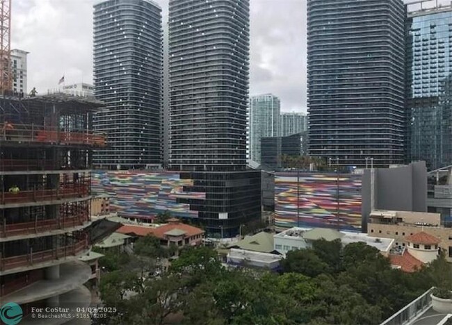 Building Photo - 1010 Brickell Ave