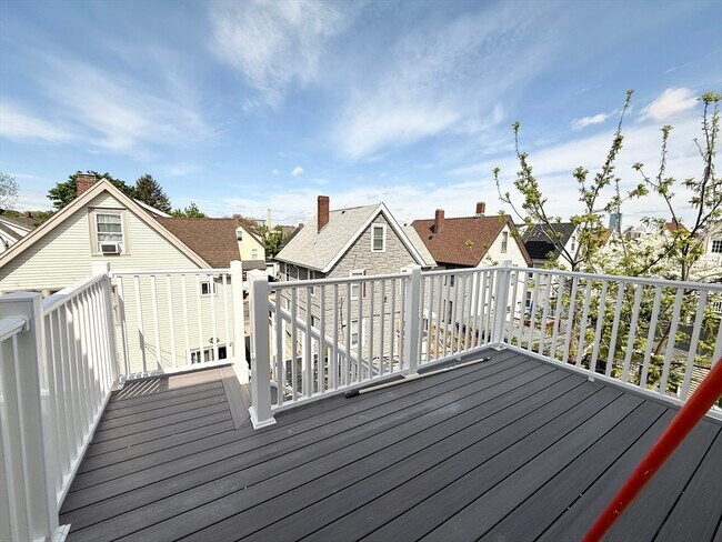 Building Photo - 10 Cawfield St