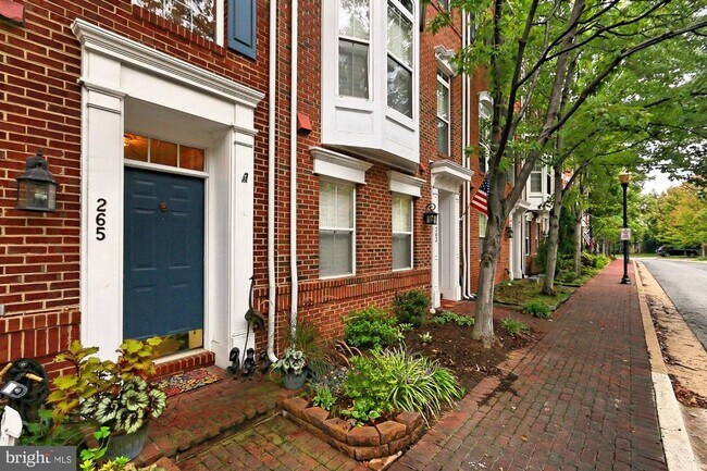 Building Photo - 265 Medlock Ln