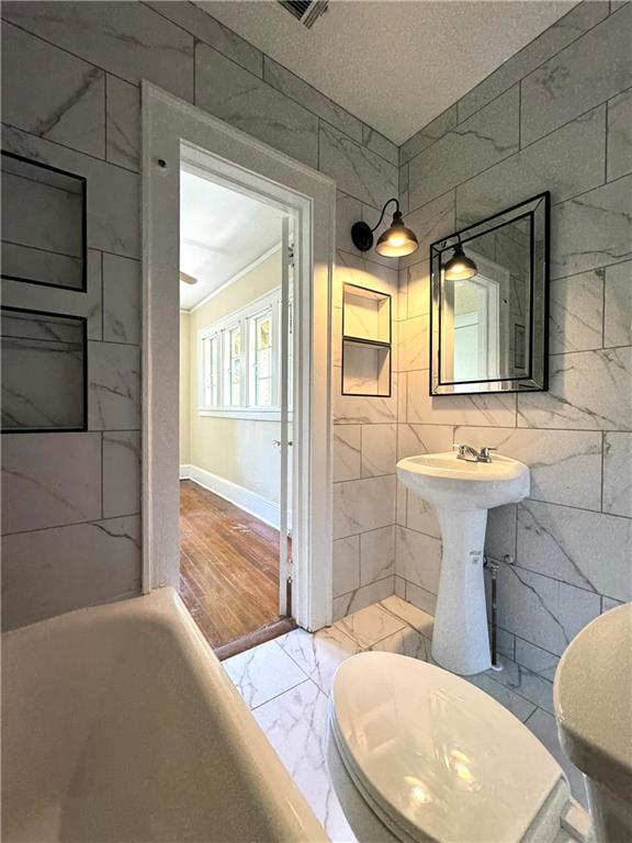 Building Photo - 46 Delmont Dr NE