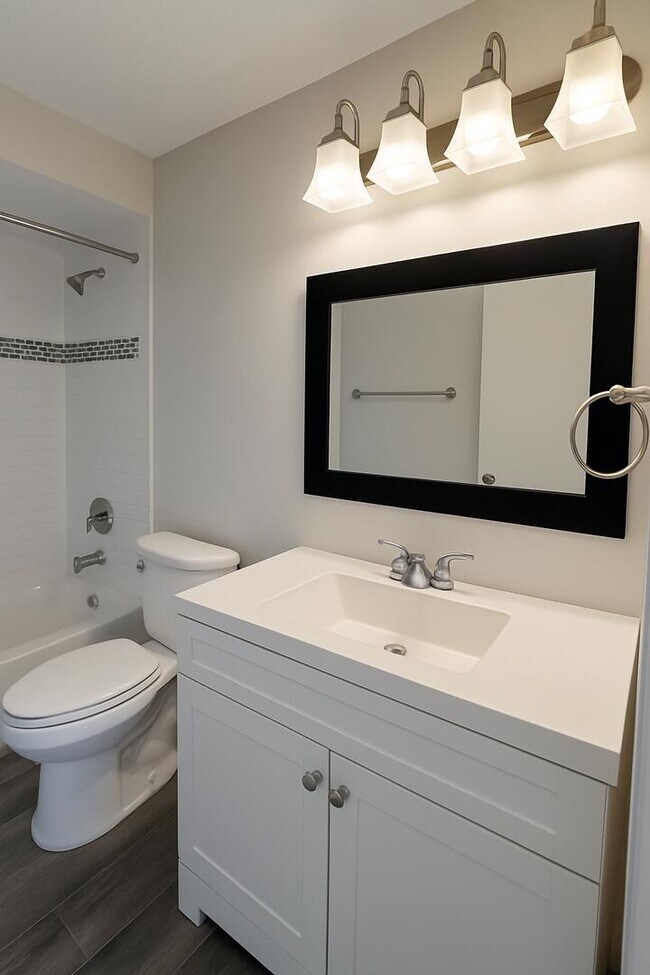 Building Photo - 537 S Sequoia Dr