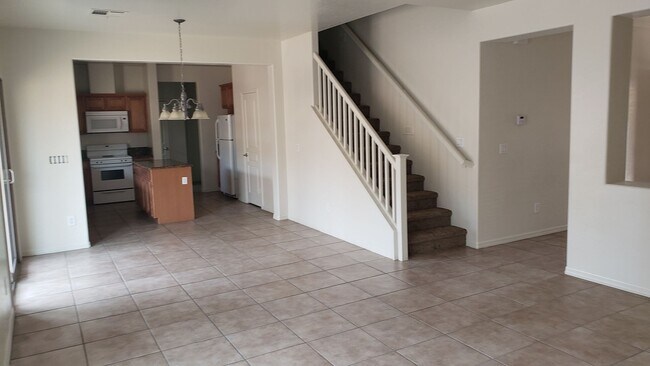 Building Photo - Spacious floorplan