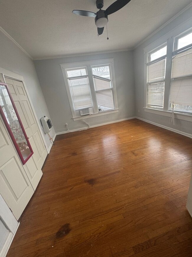 Building Photo - Two Bedroom Highland Apartment