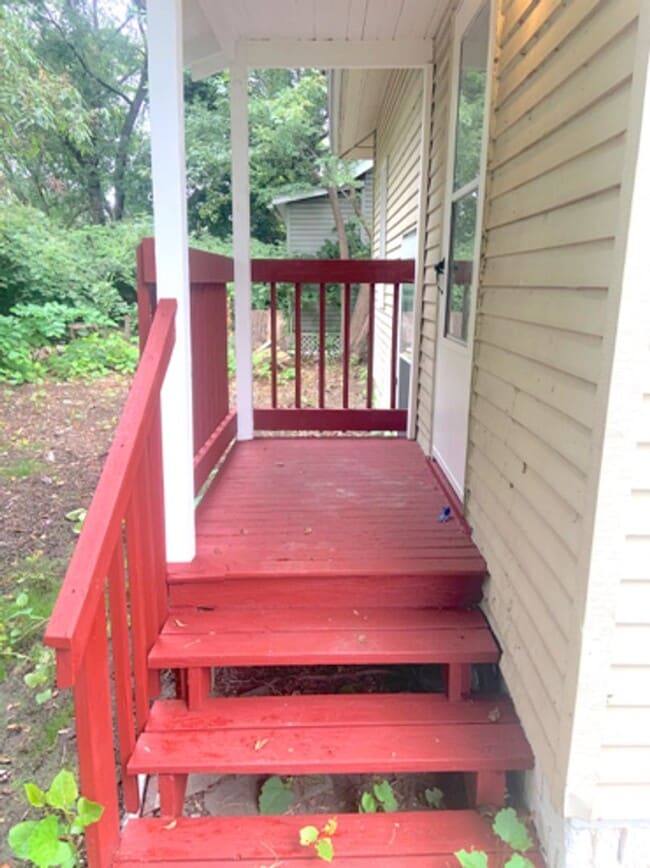 Building Photo - Charming 2-Bedroom Home Available