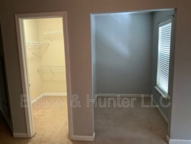 Building Photo - 473 Mulberry Row
