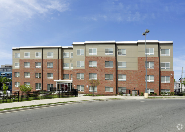 Building Photo - Visionary Square