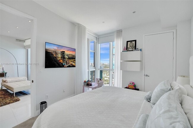 Building Photo - 18201 Collins Ave