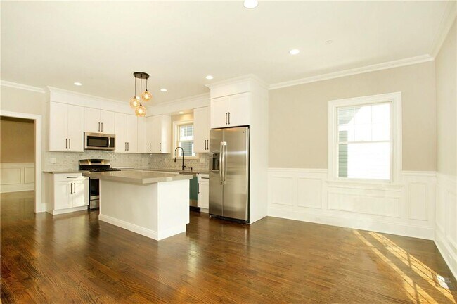 Building Photo - 150 Woodside Ave