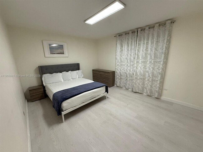 Building Photo - 245 189th Terrace