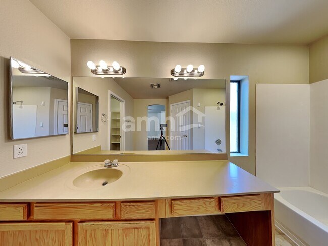 Building Photo - 10406 W Orange Blossom Ln