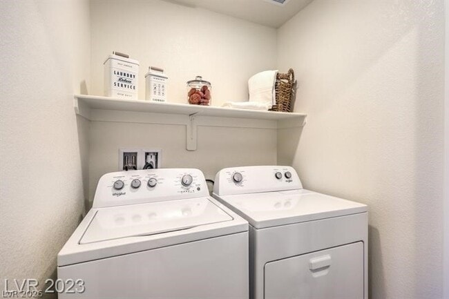 Building Photo - 440 Moonlight Cove Dr